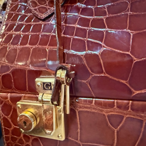 Giorgio’s of Palm Beach, Doctor bag and backpack and shoes. - Picture 12 of 16